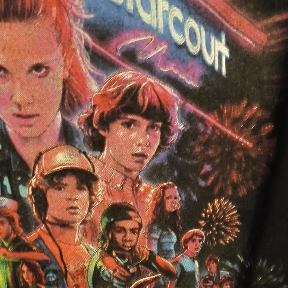 Stranger Things Netflix Season 3 Starcourt Mall Long Sleeve Shirt - Picture 6 of 9
